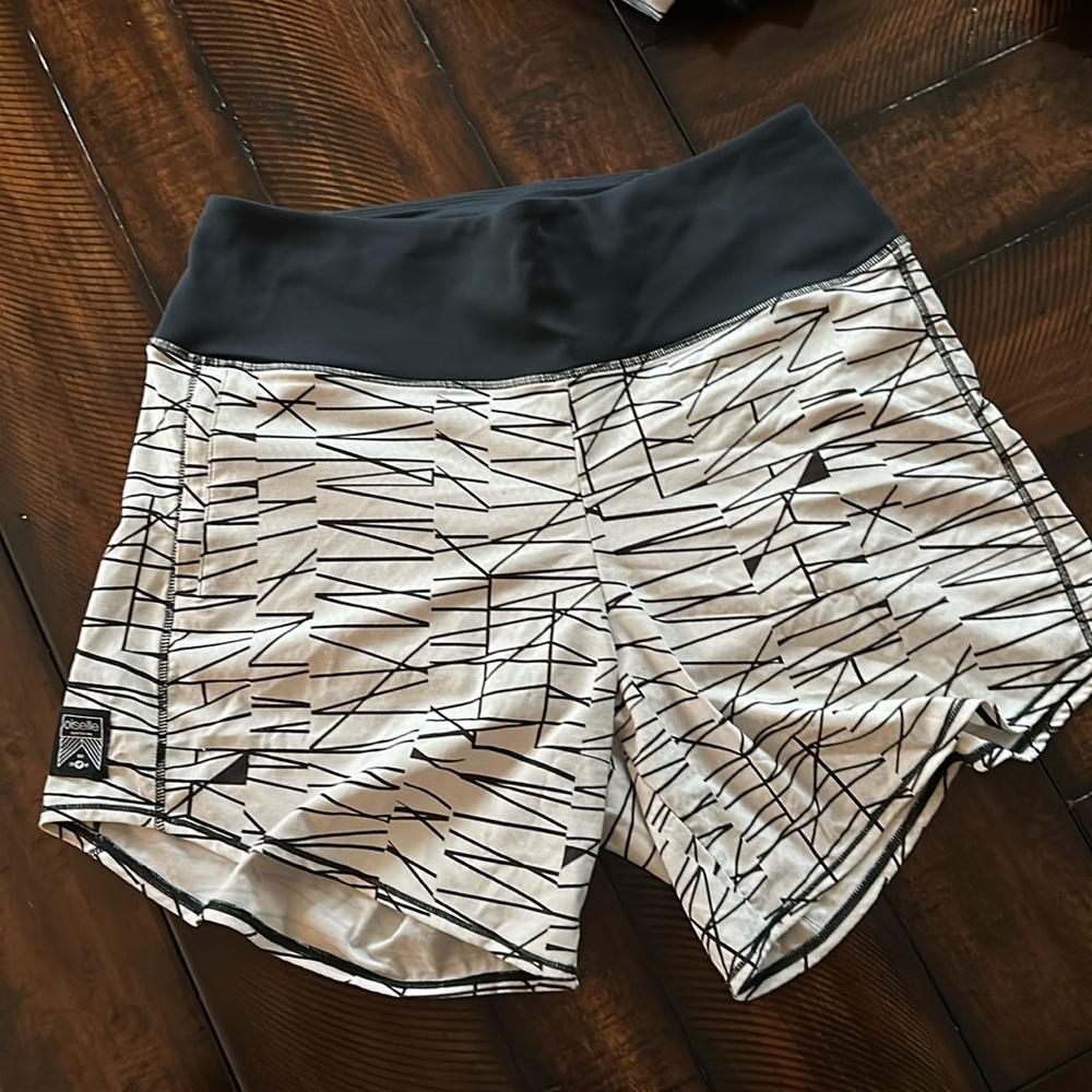 Oiselle High Rise Roga - Size 8, color is cream and Black